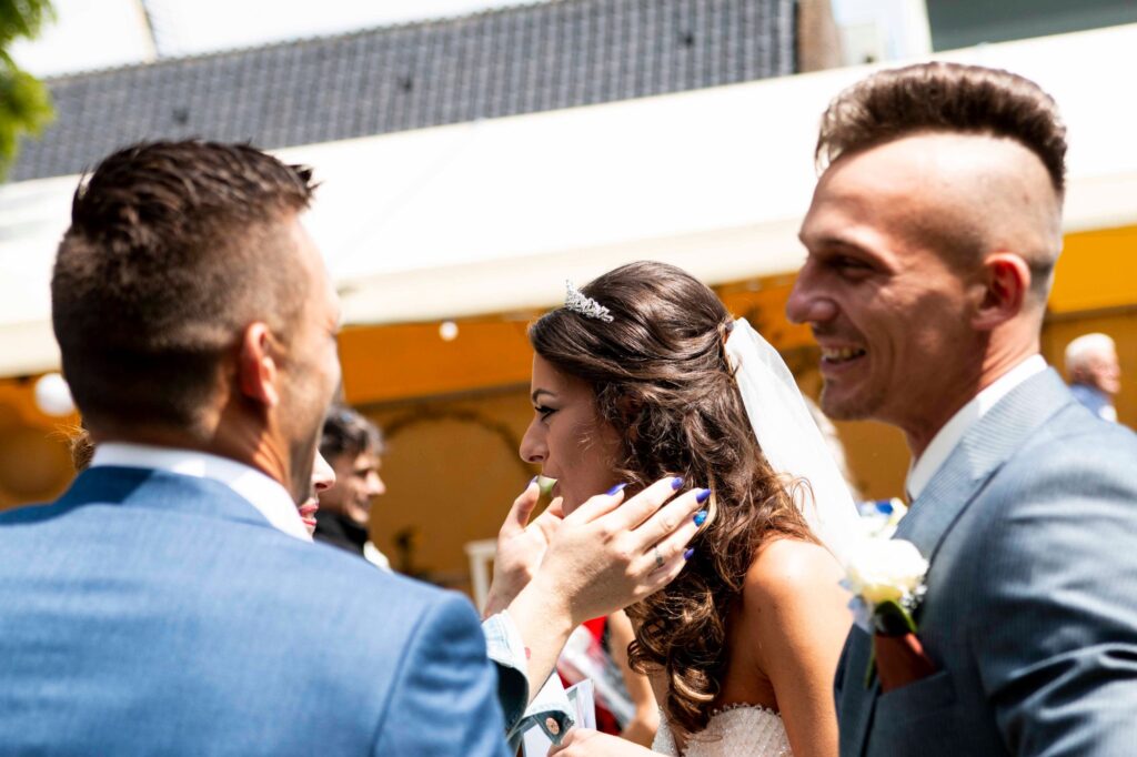 Receptie bruiloft buiten aan de Meule