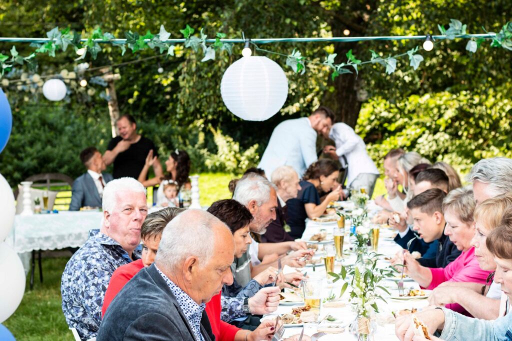Trouwen Bruiloft buiten festival locatie